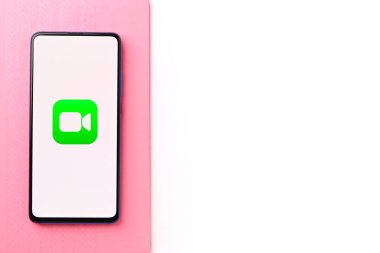 Assam, Hindistan - 19 Nisan 2021: Telefon ekranında FaceTime logosu.