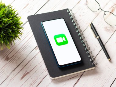 Assam, Hindistan - 19 Nisan 2021: Telefon ekranında FaceTime logosu.