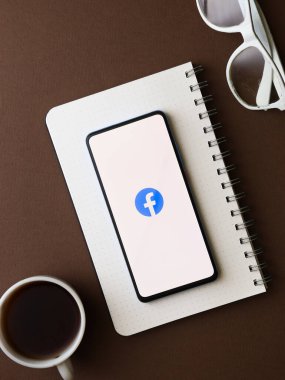 Assam, Hindistan - 09 Haziran 2020: Facebook en büyük sosyal medya platformu.