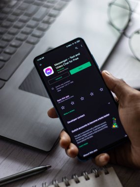 Assam, Hindistan - 5 Temmuz 2020: Facebook kuryesi ücretsiz mesaj ve görüntülü sohbet uygulaması.