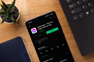 Assam, Hindistan - 5 Temmuz 2020: Facebook kuryesi ücretsiz mesaj ve görüntülü sohbet uygulaması.
