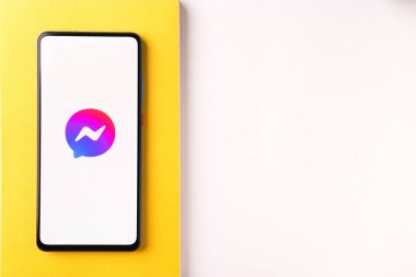 Assam, Hindistan - 5 Temmuz 2020: Facebook kuryesi ücretsiz mesaj ve görüntülü sohbet uygulaması.