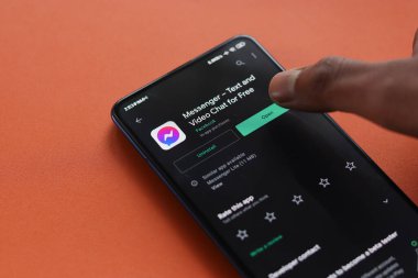 Assam, Hindistan - 5 Temmuz 2020: Facebook kuryesi ücretsiz mesaj ve görüntülü sohbet uygulaması.