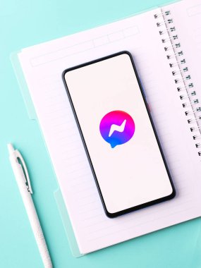 Assam, Hindistan - 5 Temmuz 2020: Facebook kuryesi ücretsiz mesaj ve görüntülü sohbet uygulaması.