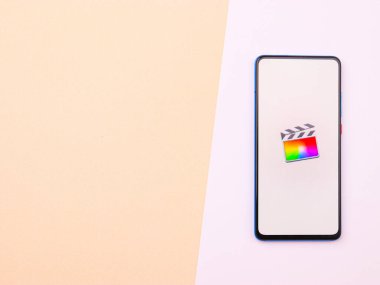 Assam, Hindistan - 15 Ocak 2020: Telefon ekranı görüntüsünde Son Kesim Pro logosu.