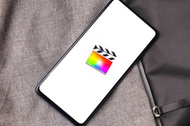 Assam, Hindistan - 15 Ocak 2020: Telefon ekranı görüntüsünde Son Kesim Pro logosu.