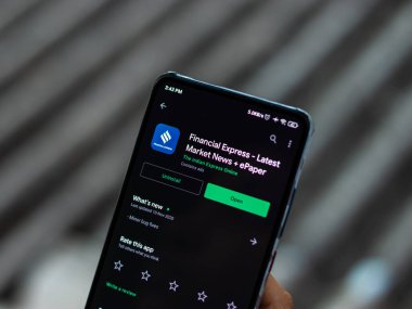 Assam, Hindistan - 29 Kasım 2020: Telefon ekranı görüntüsünde Finansal Express logosu.