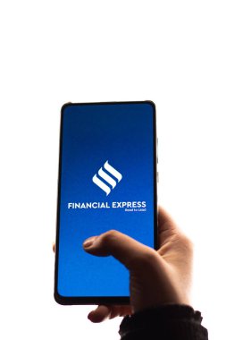 Assam, Hindistan - 29 Kasım 2020: Telefon ekranı görüntüsünde Finansal Express logosu.
