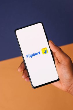 Telefon ekranındaki Flipkart logosu.