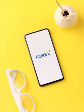 Assam, Hindistan - 19 Nisan 2021: Telefon ekranındaki eski logo.