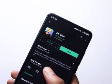 Assam, Hindistan - 28 Temmuz 2020: Fortnite destansı oyunların geliştirdiği online bir oyun.