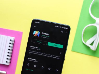 Assam, Hindistan - 28 Temmuz 2020: Fortnite destansı oyunların geliştirdiği online bir oyun.