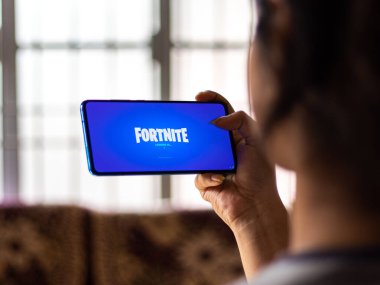 Assam, Hindistan - 28 Temmuz 2020: Fortnite destansı oyunların geliştirdiği online bir oyun.