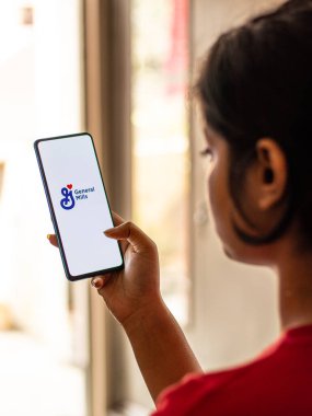 Assam, Hindistan - 19 Nisan 2021: Telefon ekranında General Mills logosu.