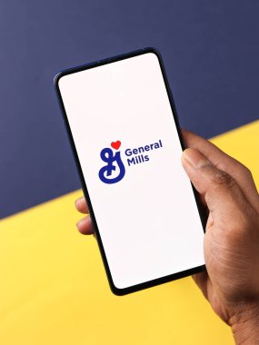Assam, Hindistan - 19 Nisan 2021: Telefon ekranında General Mills logosu.
