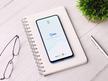 Assam, Hindistan - 10 Mart 2021: Telefon ekranında Gim logosu.