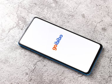 Assam, Hindistan - 22 Ağustos 2020: Telefon ekranında Goibibo logosu.