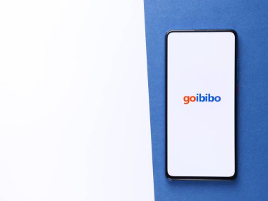 Assam, Hindistan - 22 Ağustos 2020: Telefon ekranında Goibibo logosu.