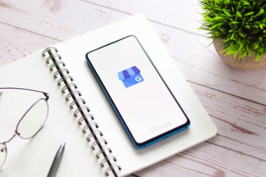 Assam, Hindistan - 31 Ocak 2021: Google My Business logosu telefon ekranı görüntüsü.