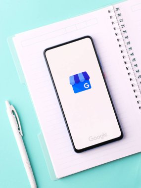 Assam, Hindistan - 31 Ocak 2021: Google My Business logosu telefon ekranı görüntüsü.