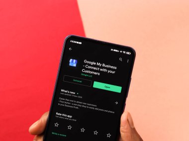 Assam, Hindistan - 31 Ocak 2021: Google My Business logosu telefon ekranı görüntüsü.