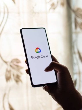 Assam, Hindistan - 31 Ocak 2021: Telefon ekranında Google Sınıfı logosu.