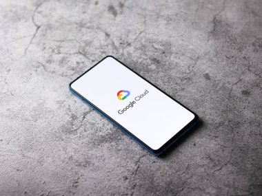 Assam, Hindistan - 31 Ocak 2021: Telefon ekranında Google Sınıfı logosu.