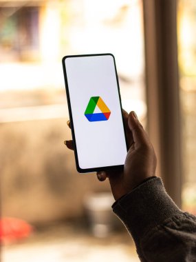 Assam, Hindistan - 31 Ocak 2021: Google Drive logosu telefon ekranı görüntüsü.