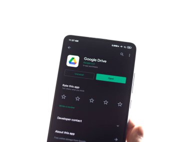 Assam, Hindistan - 31 Ocak 2021: Google Drive logosu telefon ekranı görüntüsü.
