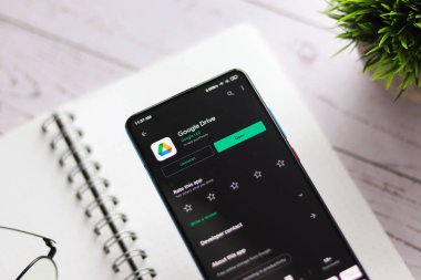Assam, Hindistan - 31 Ocak 2021: Google Drive logosu telefon ekranı görüntüsü.