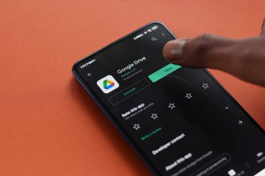 Assam, Hindistan - 31 Ocak 2021: Google Drive logosu telefon ekranı görüntüsü.