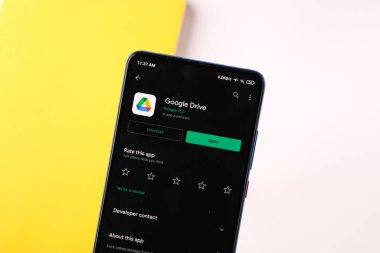 Assam, Hindistan - 31 Ocak 2021: Google Drive logosu telefon ekranı görüntüsü.