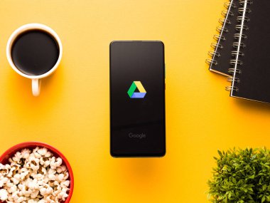 Assam, Hindistan - 31 Ocak 2021: Google Drive logosu telefon ekranı görüntüsü.