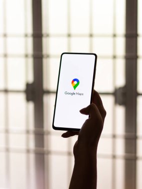 Assam, Hindistan - 24 Eylül 2020: Telefon ekranındaki yeni logo haritası.