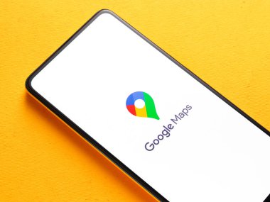 Assam, Hindistan - 24 Eylül 2020: Telefon ekranındaki yeni logo haritası.