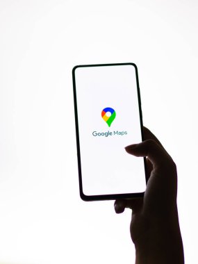 Assam, Hindistan - 24 Eylül 2020: Telefon ekranındaki yeni logo haritası.