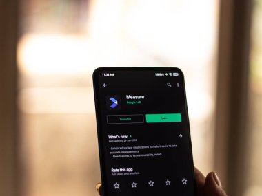 Assam, Hindistan - 31 Ocak 2021: Telefon ekranı görüntüsünde Google Ölçüm logosu.