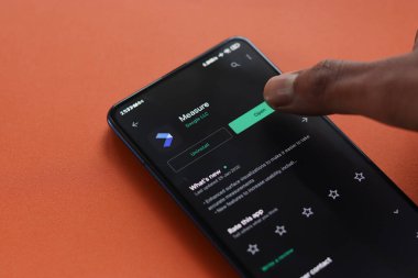 Assam, Hindistan - 31 Ocak 2021: Telefon ekranı görüntüsünde Google Ölçüm logosu.