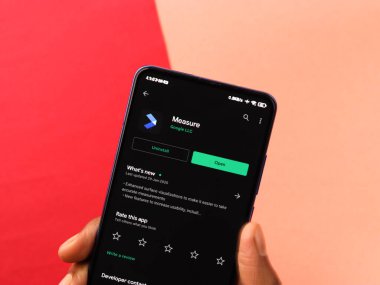 Assam, Hindistan - 31 Ocak 2021: Telefon ekranı görüntüsünde Google Ölçüm logosu.
