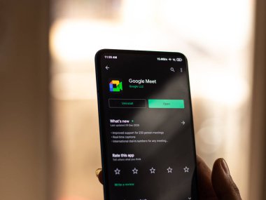 Assam, Hindistan - 31 Ocak 2021: Google toplantı logosu telefon ekranı görüntüsü.