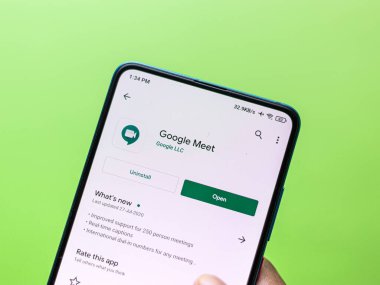 Assam, Hindistan - 31 Ocak 2021: Google toplantı logosu telefon ekranı görüntüsü.