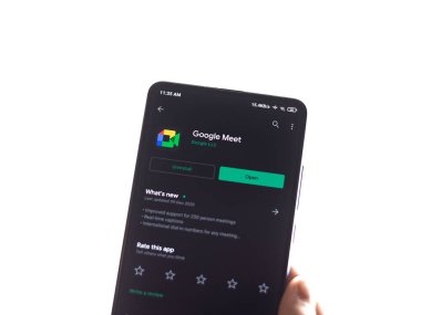 Assam, Hindistan - 31 Ocak 2021: Google toplantı logosu telefon ekranı görüntüsü.