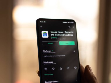 Assam, Hindistan - 31 Ocak 2021: Telefon ekranı görüntüsünde Google haber logosu.