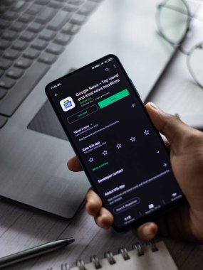 Assam, Hindistan - 31 Ocak 2021: Telefon ekranı görüntüsünde Google haber logosu.