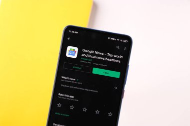 Assam, Hindistan - 31 Ocak 2021: Telefon ekranı görüntüsünde Google haber logosu.