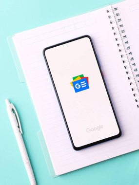 Assam, Hindistan - 31 Ocak 2021: Telefon ekranı görüntüsünde Google haber logosu.