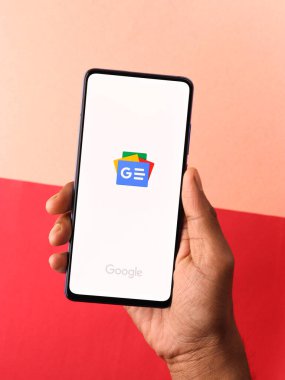 Assam, Hindistan - 31 Ocak 2021: Telefon ekranı görüntüsünde Google haber logosu.