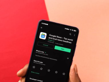 Assam, Hindistan - 31 Ocak 2021: Telefon ekranı görüntüsünde Google haber logosu.