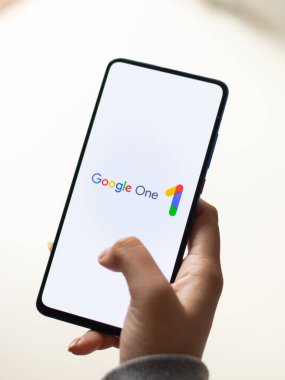 Assam, Hindistan - 15 Ocak 2020: Google Telefon ekranındaki bir logo.