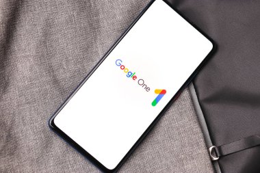 Assam, Hindistan - 15 Ocak 2020: Google Telefon ekranındaki bir logo.